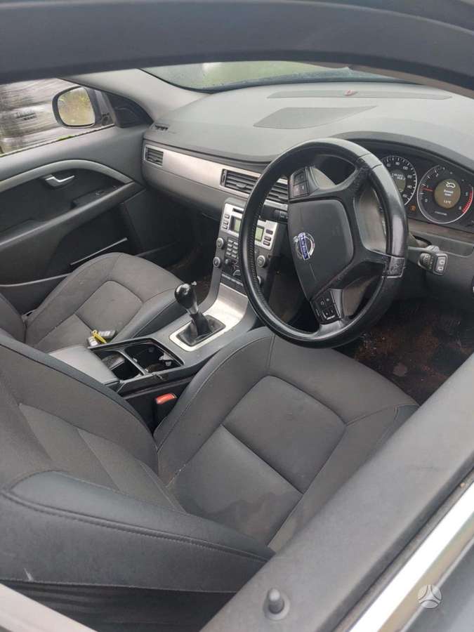 Volvo V70 по частям. Spalvos kodas 466