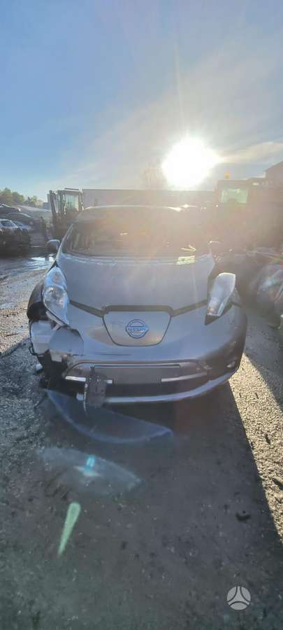 Nissan Leaf по частям
