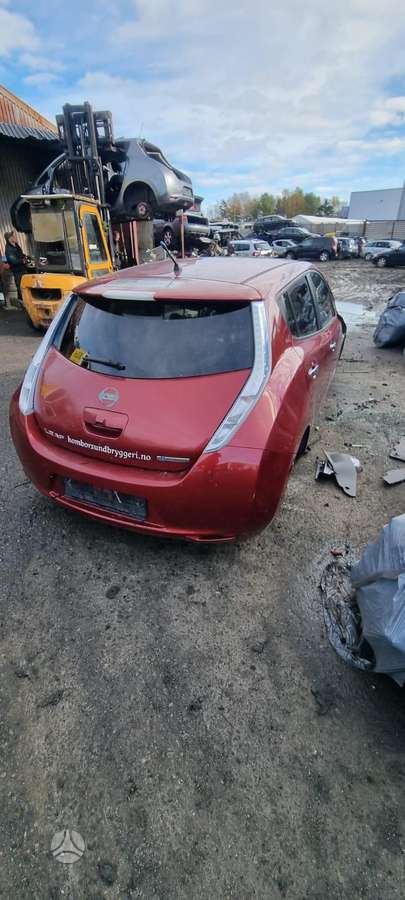 Nissan Leaf по частям