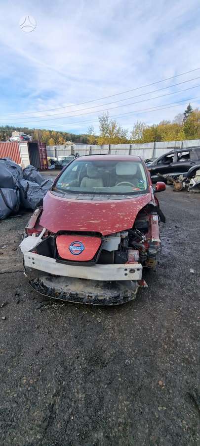 Nissan Leaf по частям