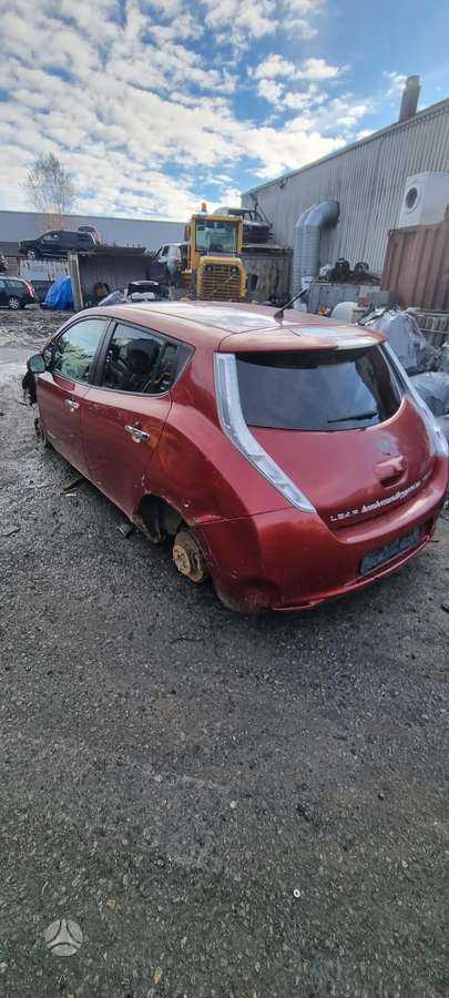 Nissan Leaf по частям