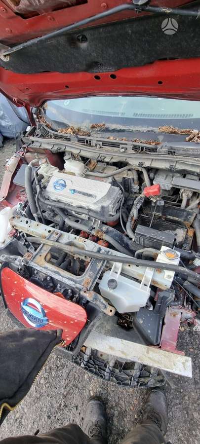 Nissan Leaf по частям