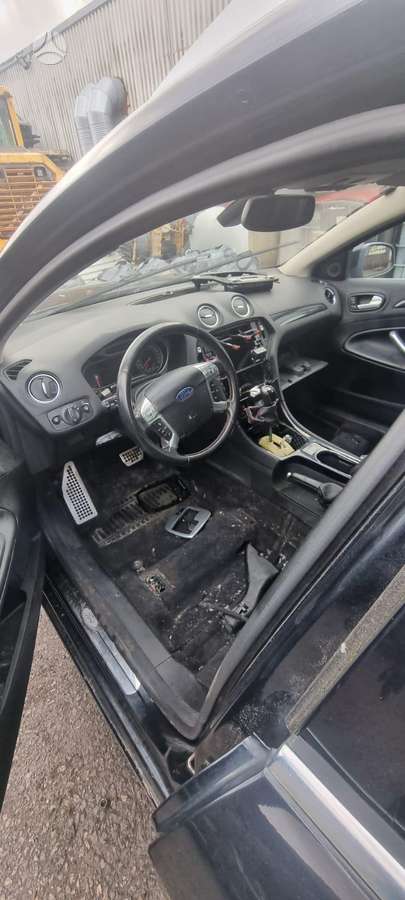 Ford Mondeo dalimis