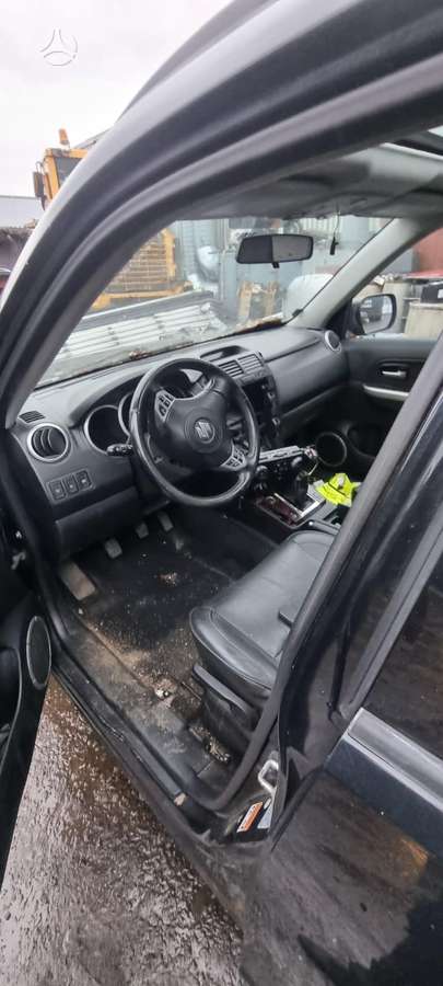 Suzuki Grand Vitara dalimis