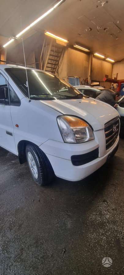 Hyundai H1 dalimis