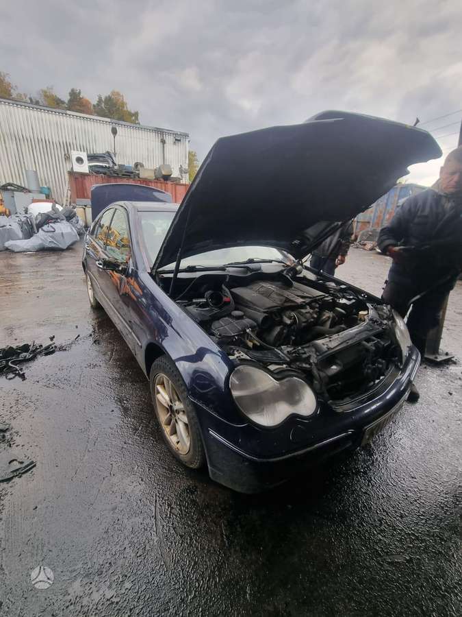 Mercedes-Benz C240 по частям