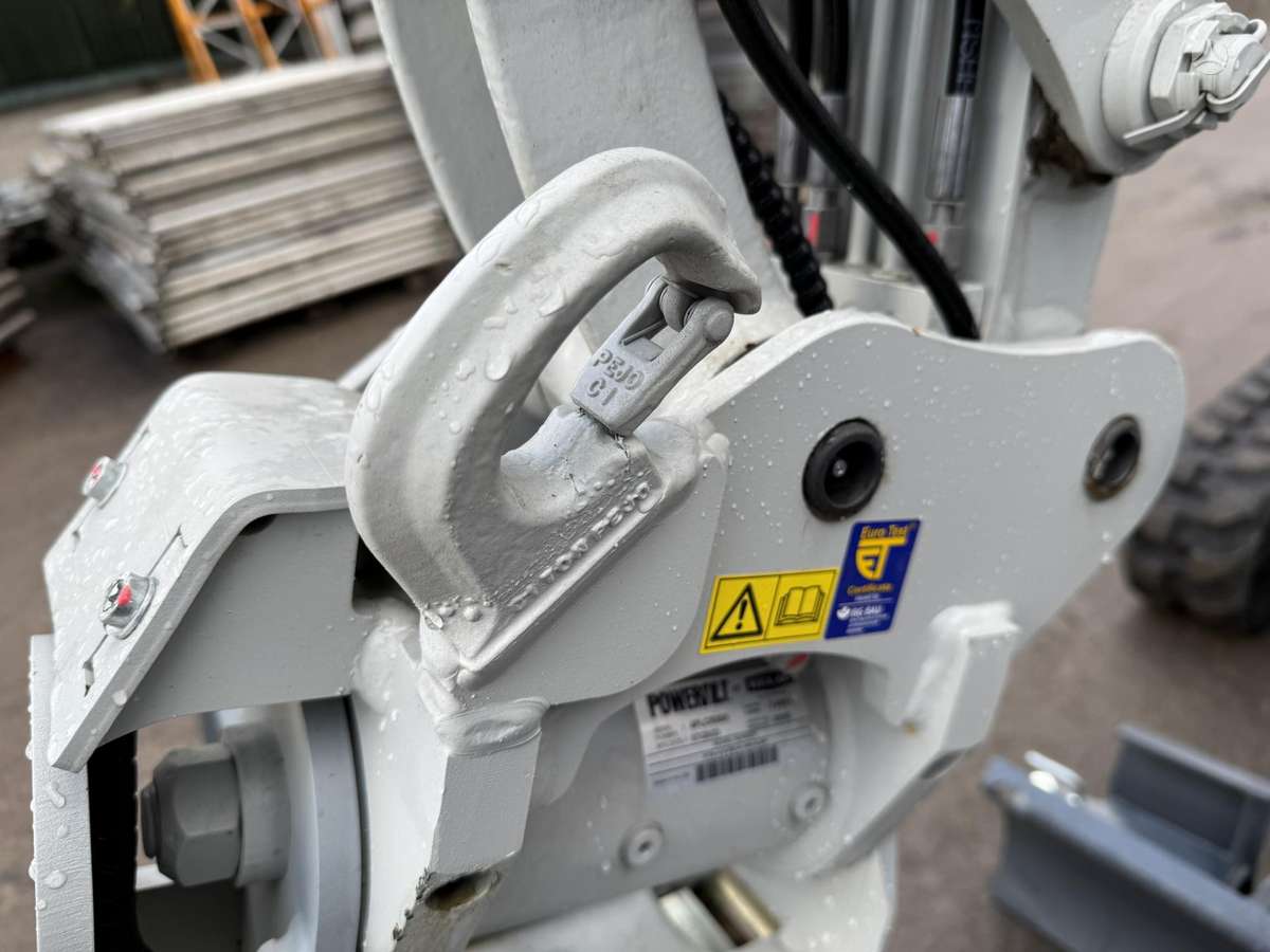 Takeuchi TB320 su rotoriumi, mini ekskavatori