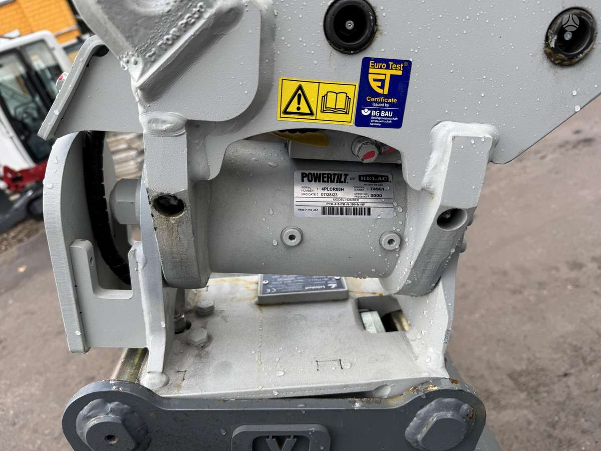 Takeuchi TB320 su rotoriumi, mini ekskavatori