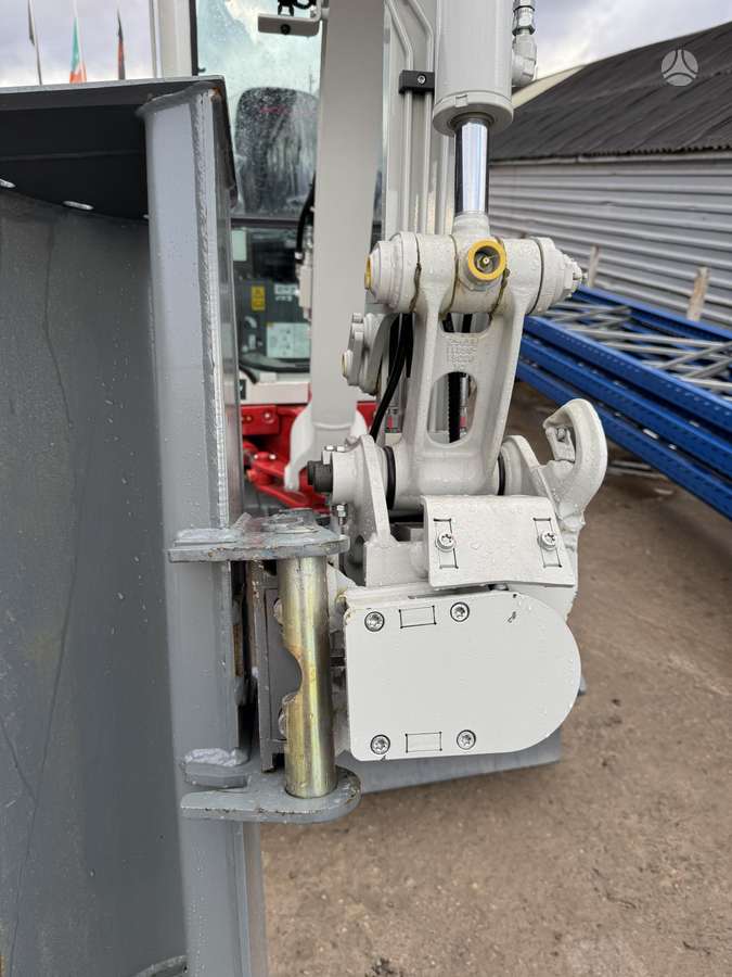 Takeuchi TB320 su rotoriumi, mini ekskavatori