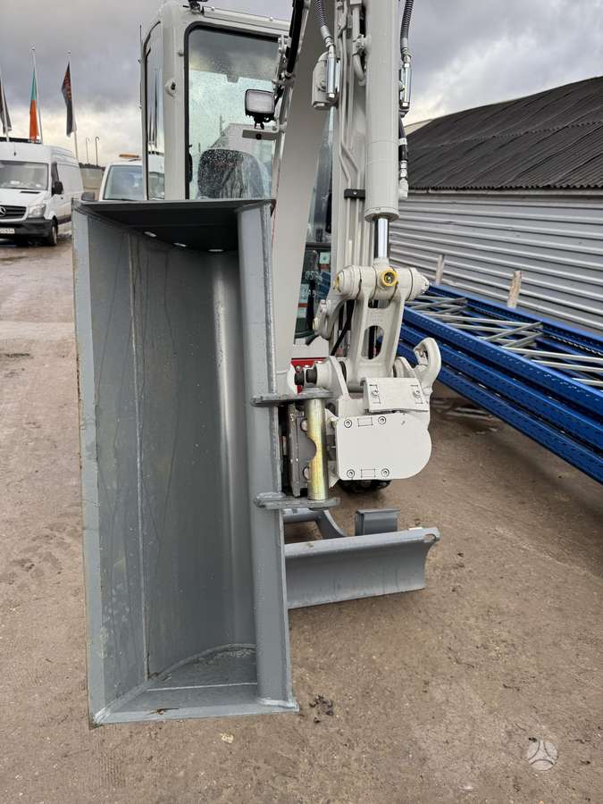 Takeuchi TB320 su rotoriumi, mini ekskavatori