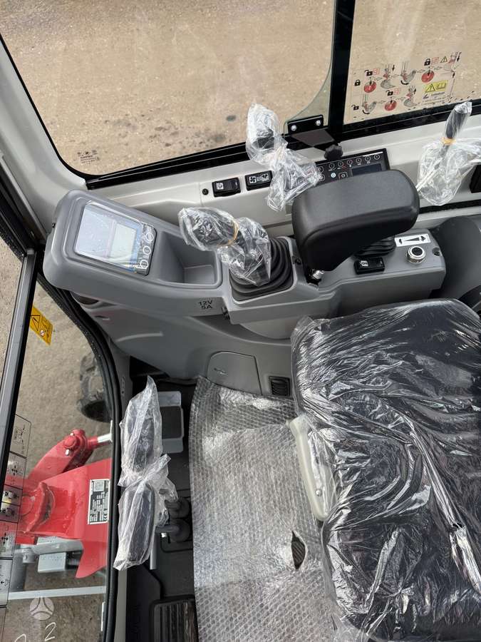 Takeuchi TB320 su rotoriumi, mini ekskavatori