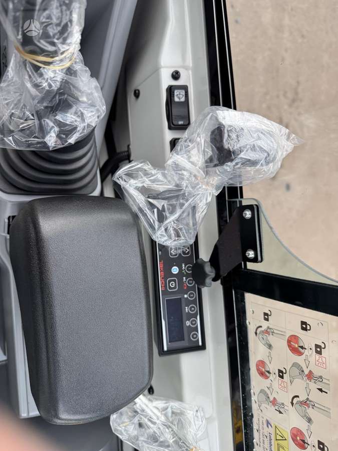 Takeuchi TB320 su rotoriumi, mini ekskavatori