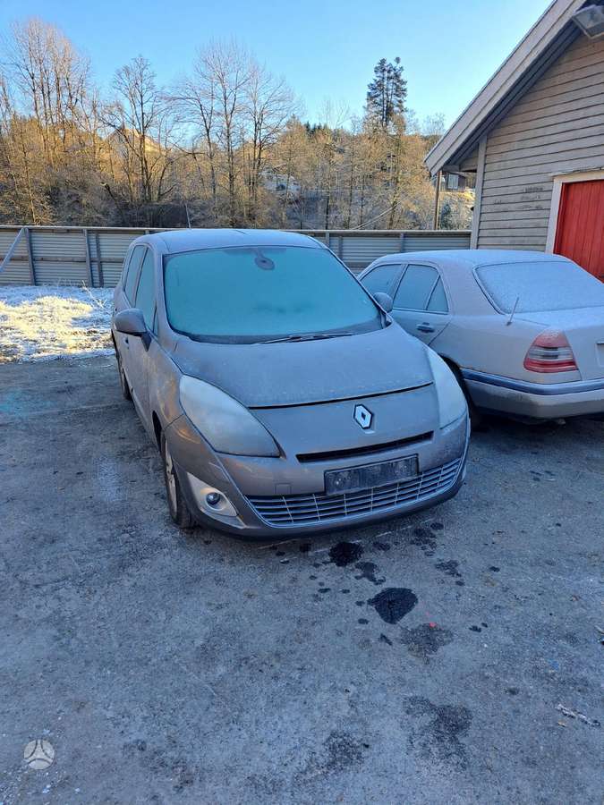 Renault Grand Scenic for parts
