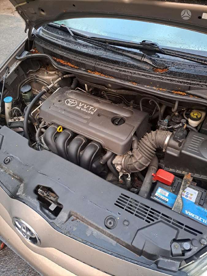 Toyota Corolla Verso по частям
