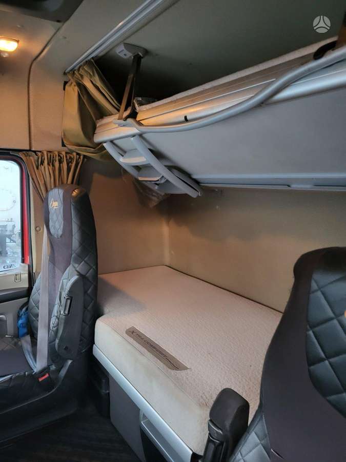 DAF XF105. 460T ADR, double sleeper