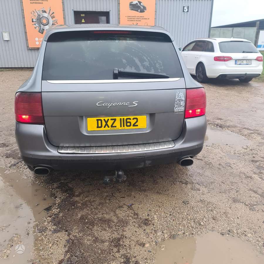 Porsche Cayenne dalimis. Anglas dalimis