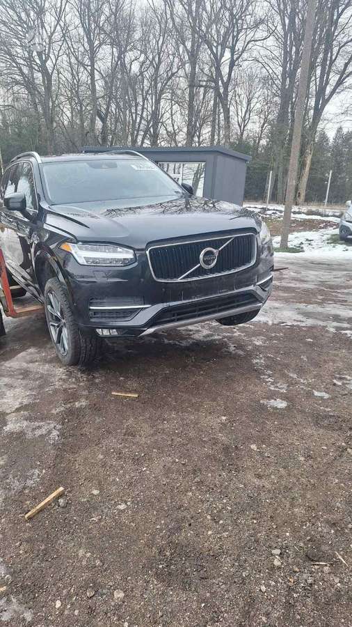 Volvo XC90 dalimis. Usa