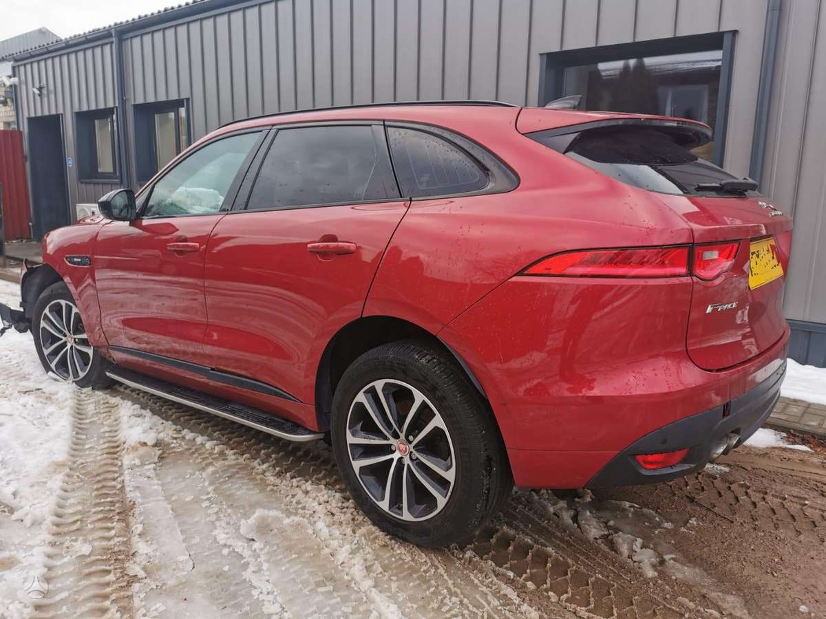 Jaguar F-Pace dalimis
