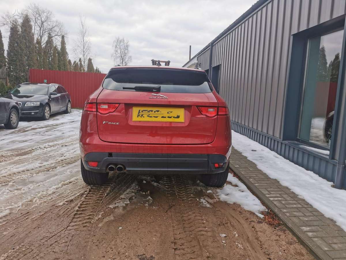 Jaguar F-Pace dalimis