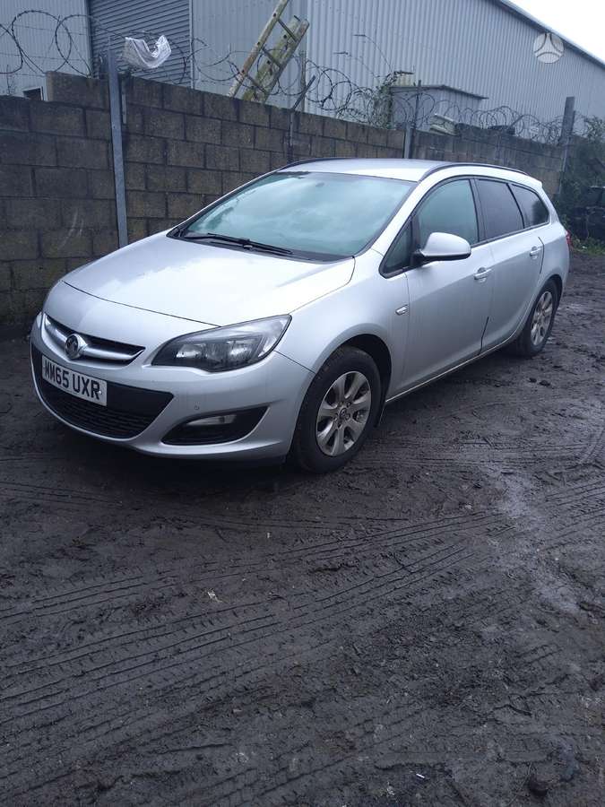 Opel Astra dalimis