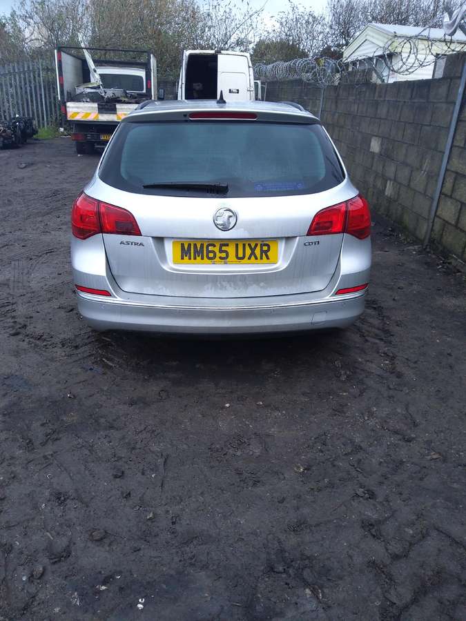 Opel Astra dalimis