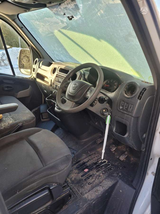 Nissan NV400