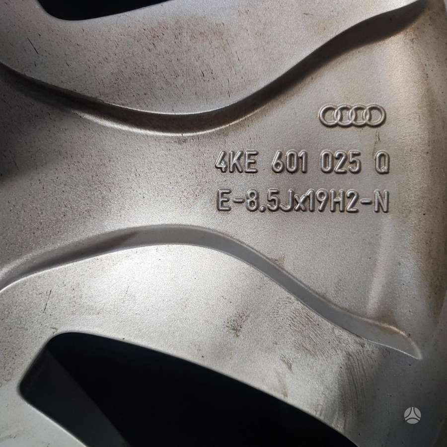 Audi Su padangomis, light alloy, R19