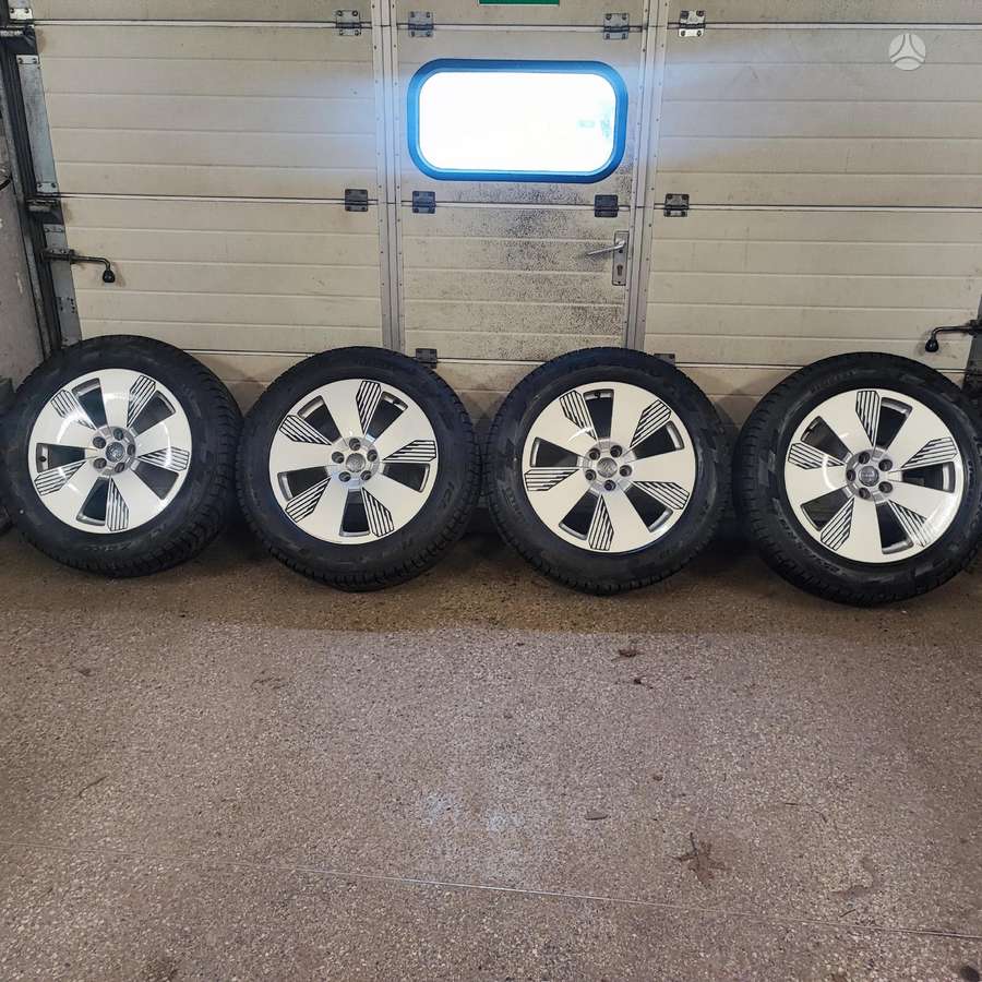 Audi Su padangomis, light alloy, R19