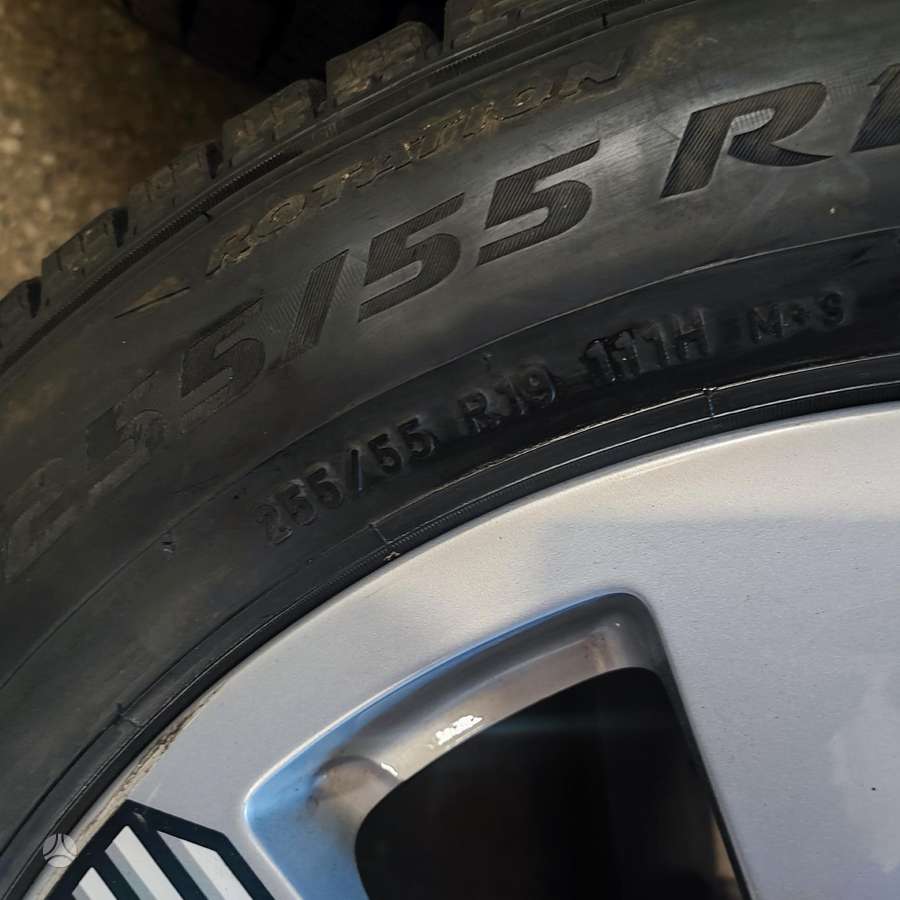 Audi Su padangomis, light alloy, R19