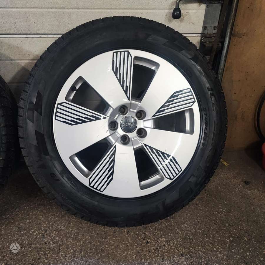 Audi Su padangomis, light alloy, R19
