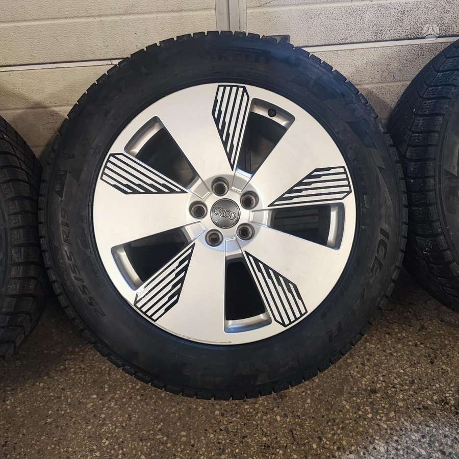 Audi Su padangomis, light alloy, R19