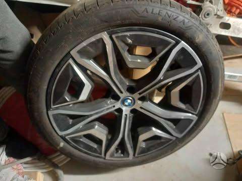 BMW iX по частям.