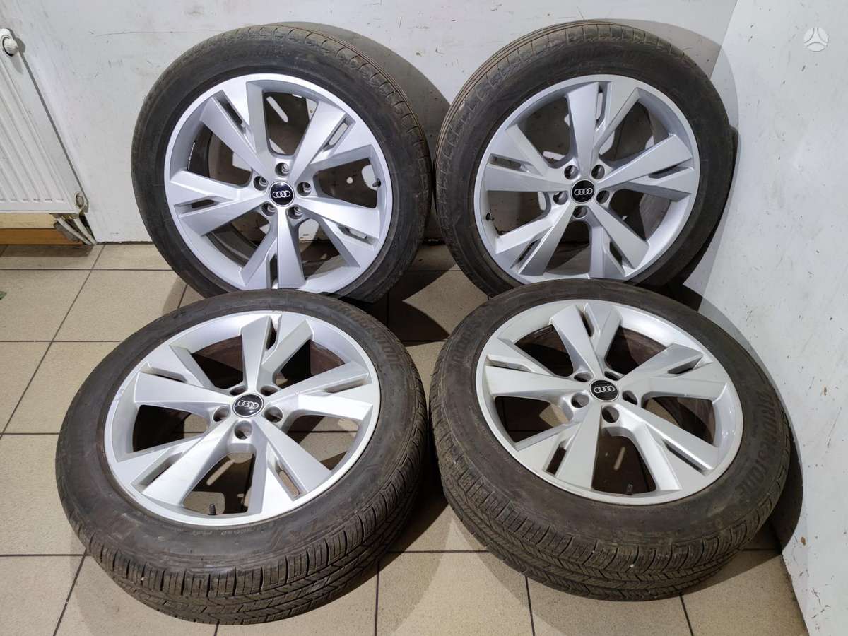 Audi Q4 E-Tron, light alloy, R20