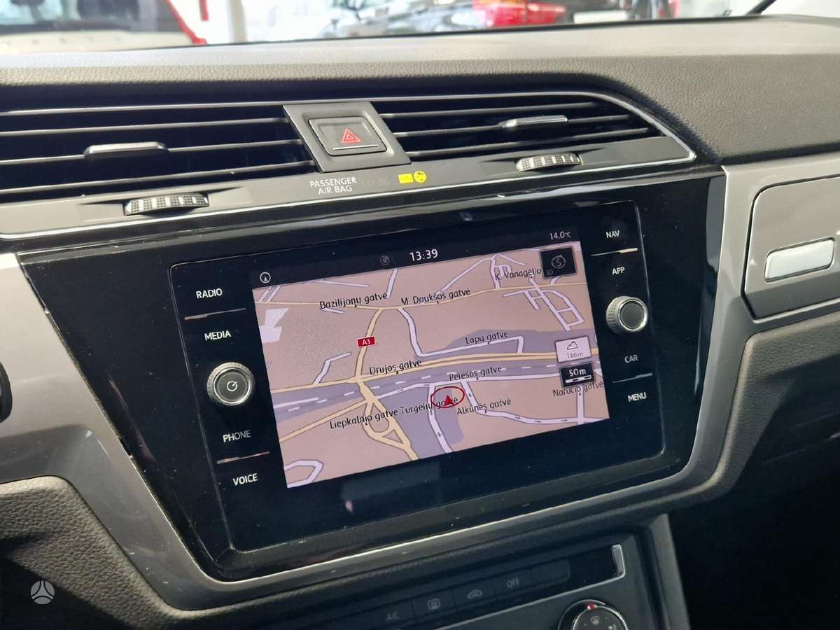 Volkswagen Touran - 9