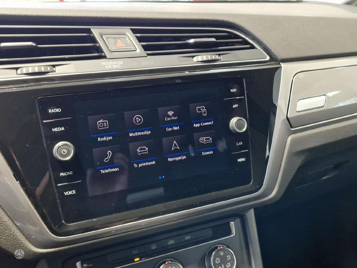 Volkswagen Touran - 10