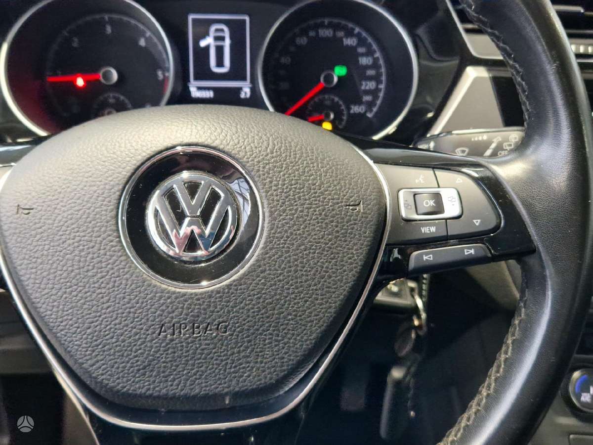 Volkswagen Touran - 8