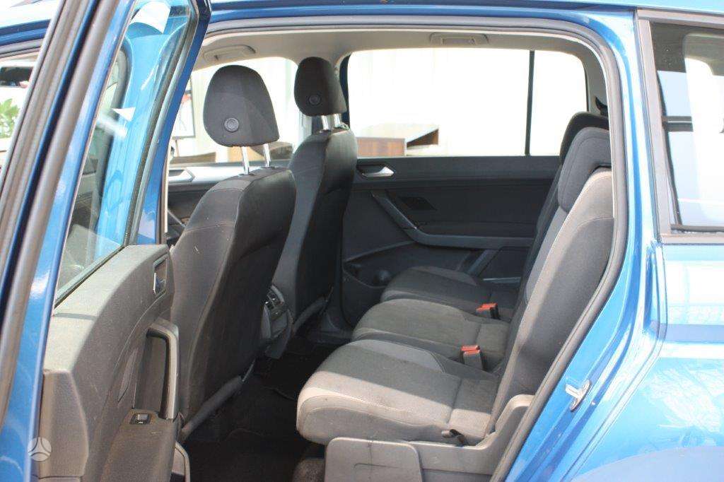 Volkswagen Touran - 12