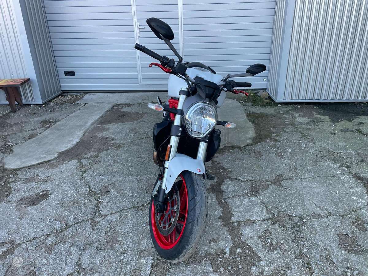 Ducati Monster 821cc, street / classic