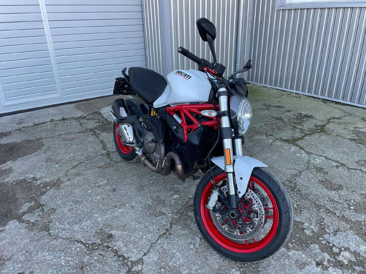 Ducati Monster 821cc, street / classic