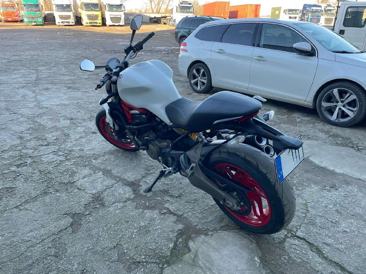 Ducati Monster 821cc, street / classic
