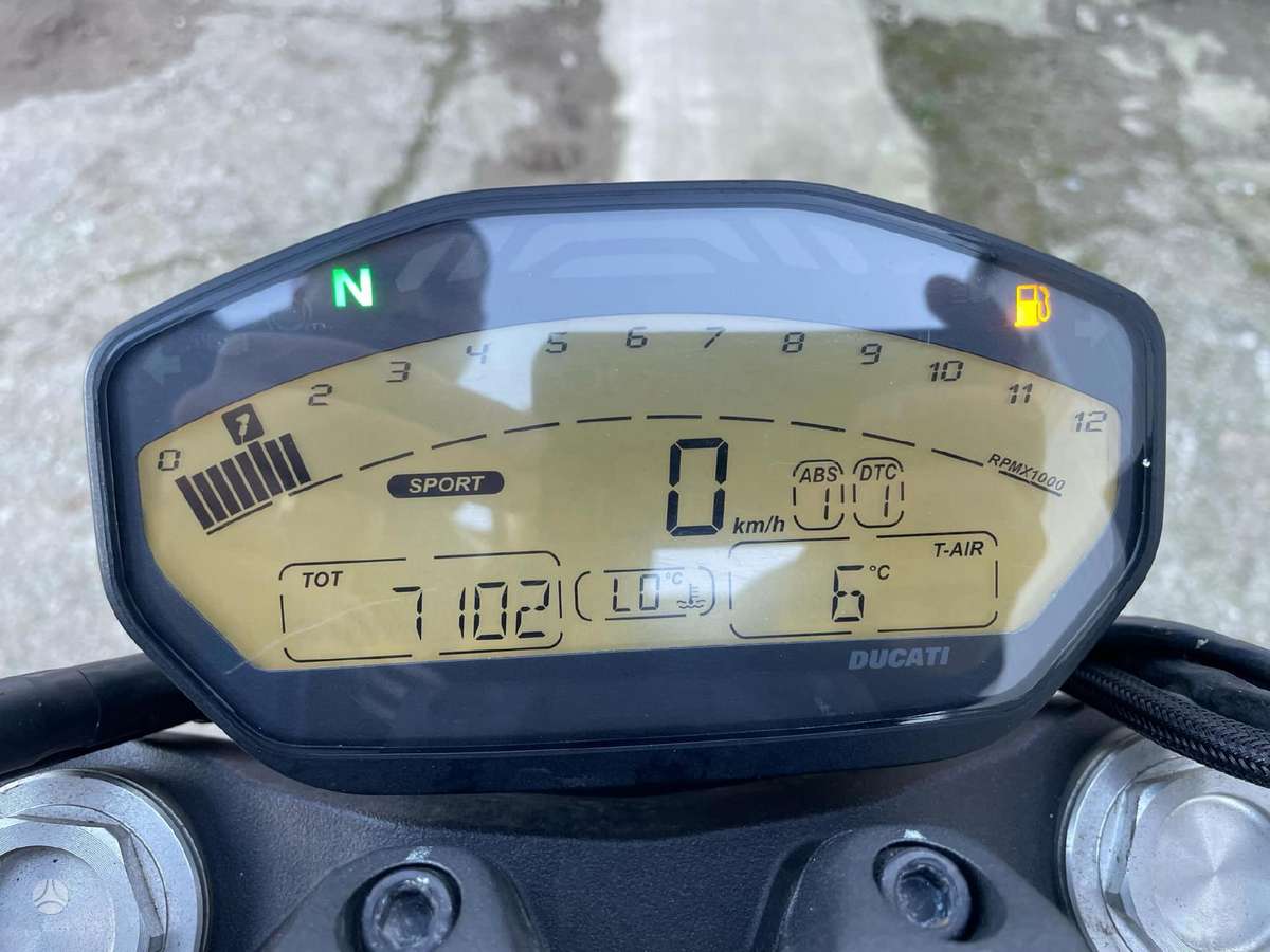 Ducati Monster 821cc, street / classic
