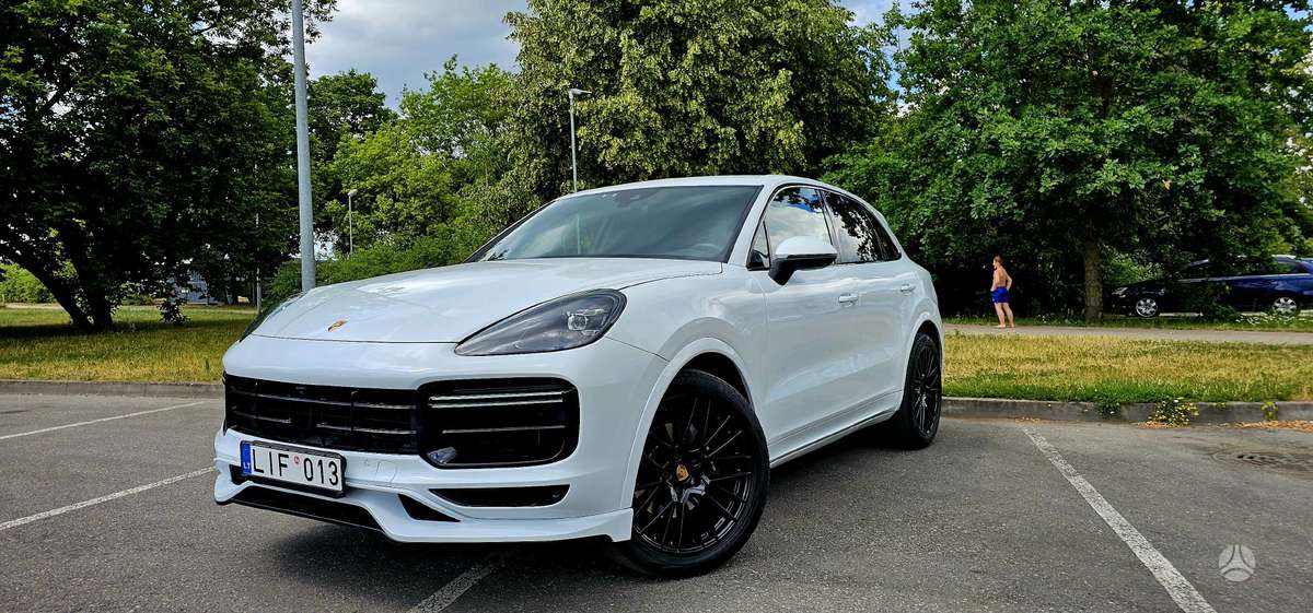 Porsche Cayenne, 3.0 l., off-road / crossover