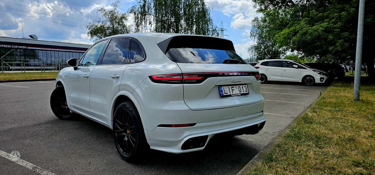 Porsche Cayenne, 3.0 l., off-road / crossover