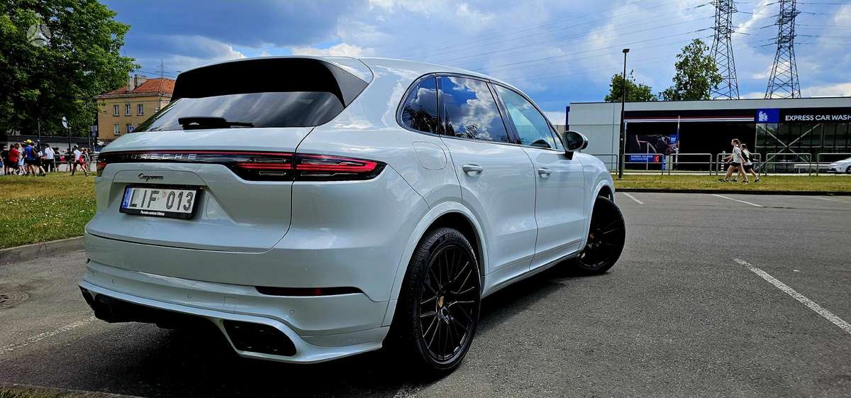 Porsche Cayenne, 3.0 l., off-road / crossover