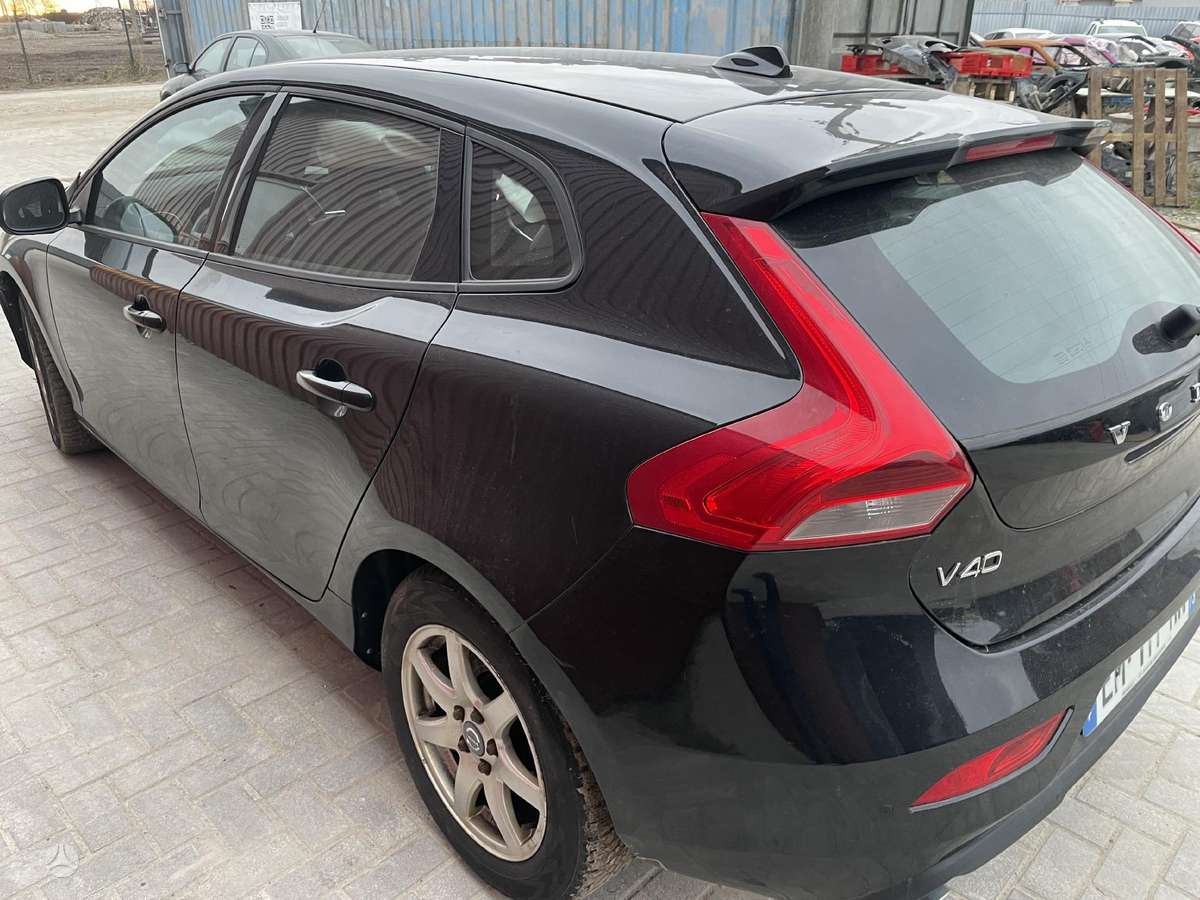 Volvo V40 по частям