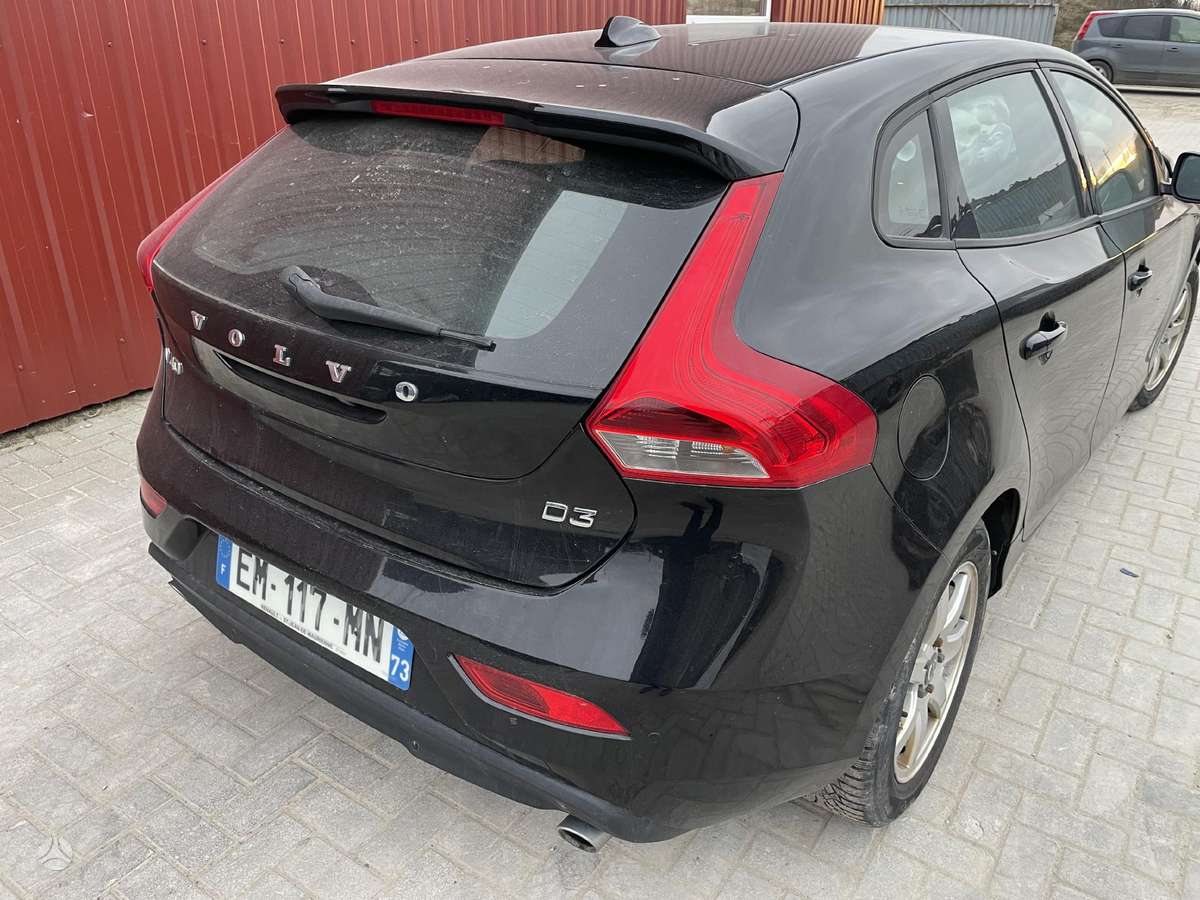 Volvo V40 dalimis