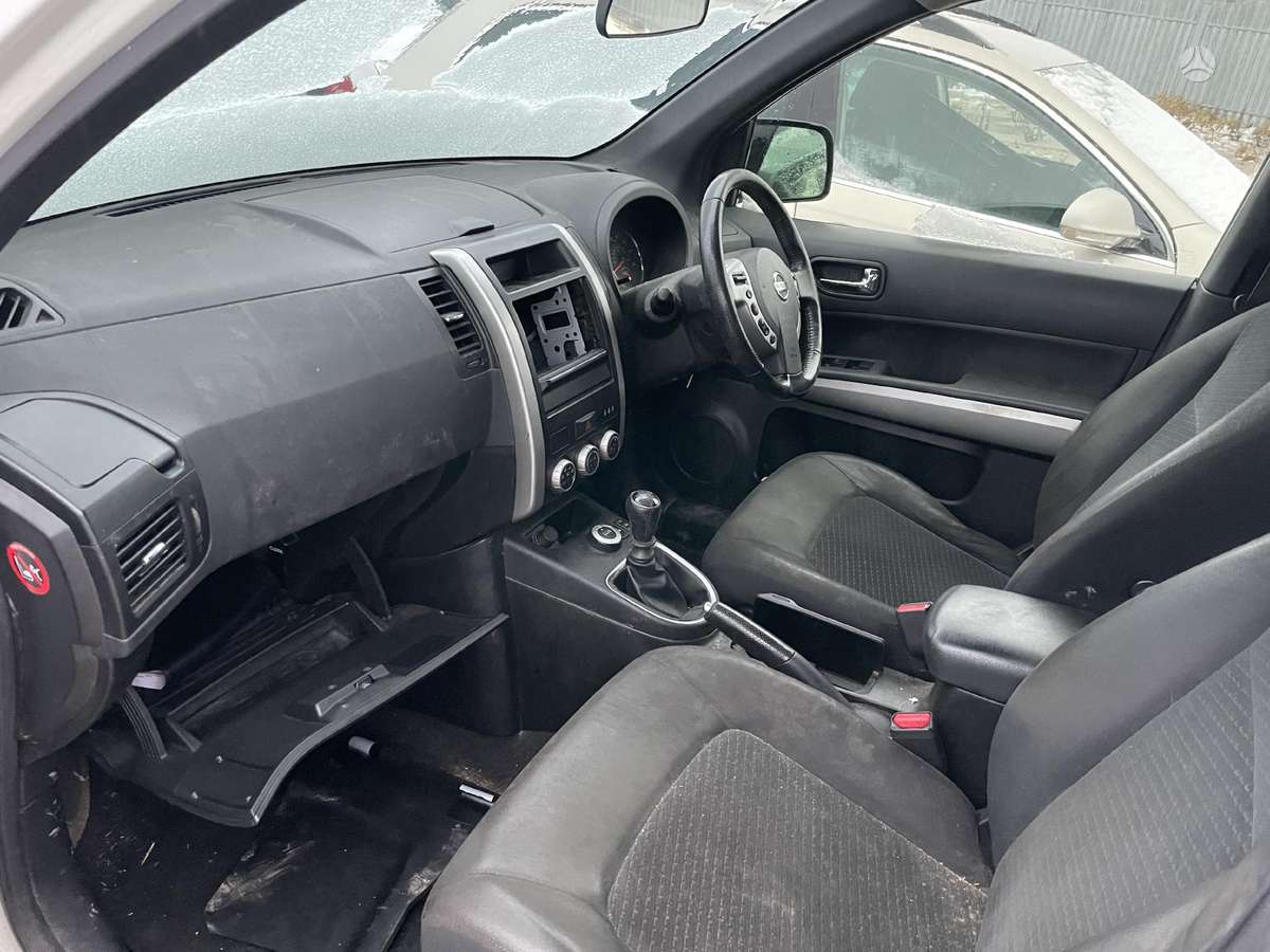 Nissan X-Trail for parts