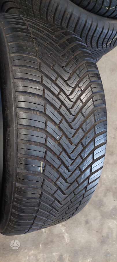 Continental, всесезонные 225/40 R18