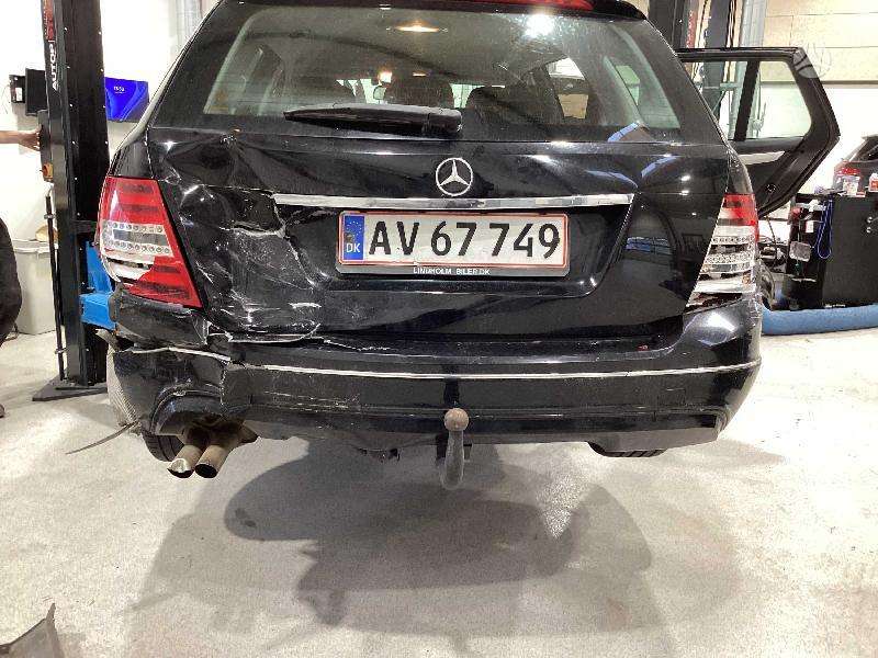 Mercedes-Benz C200 dalimis