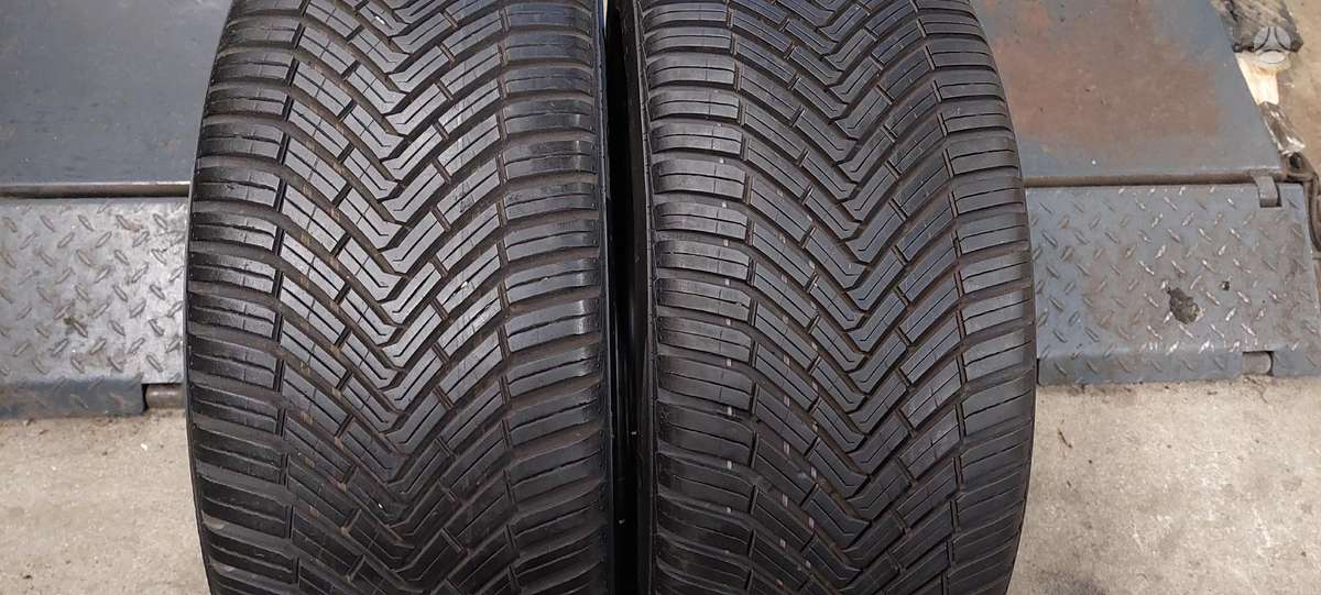 Continental, всесезонные 235/45 R19
